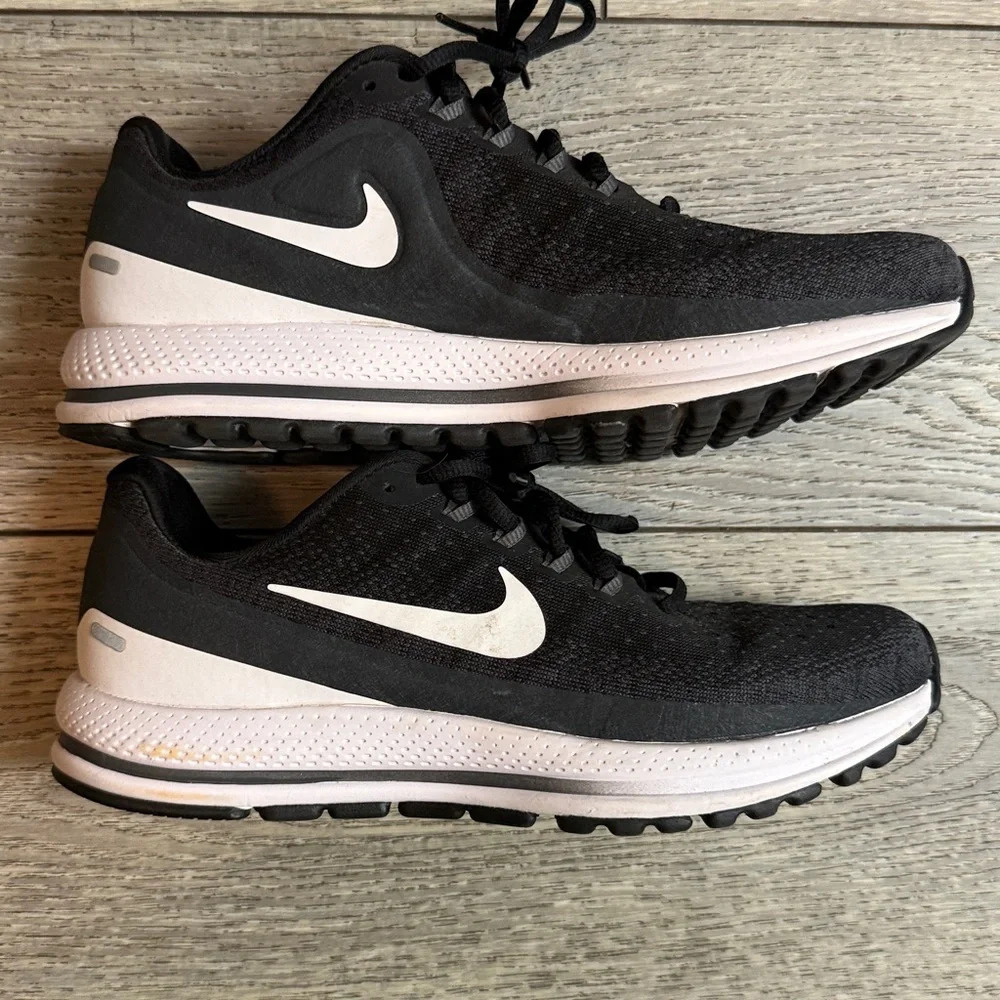 Nike Zoom Vomero 13 Running Shoes Mens US 7.5 Black White Athletic Sneakers - Picture 2 of 5